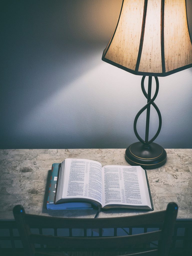 Table Lamps That Double as Art: The Fusion of Function and Style